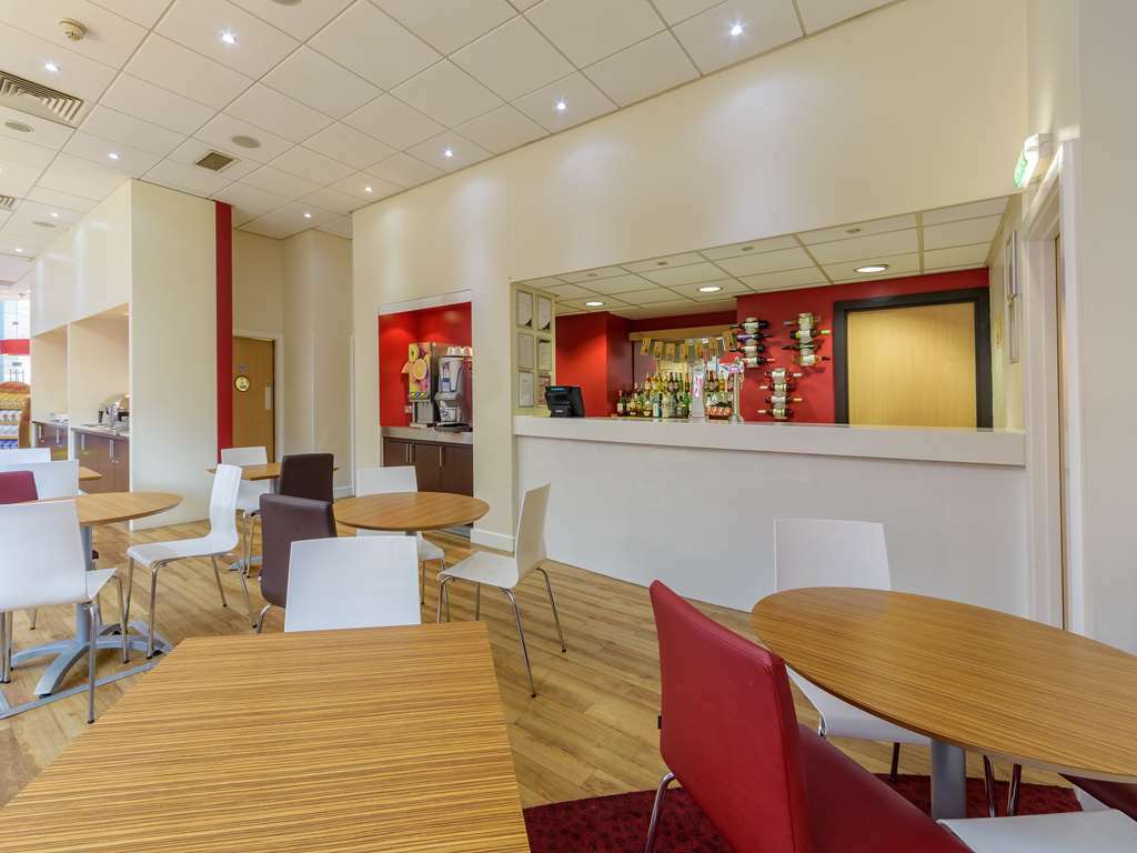 Travelodge Leeds Central 레스토랑 사진